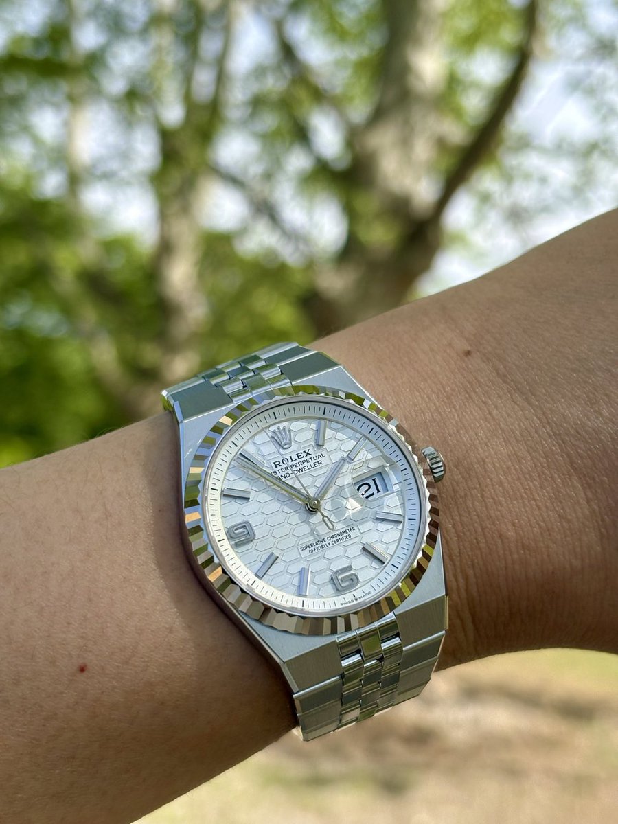 TheSlowTick's tweet image. Rolex
📸: @dauswatchdiary 
#Rolex #menswear #luxury #photography #design