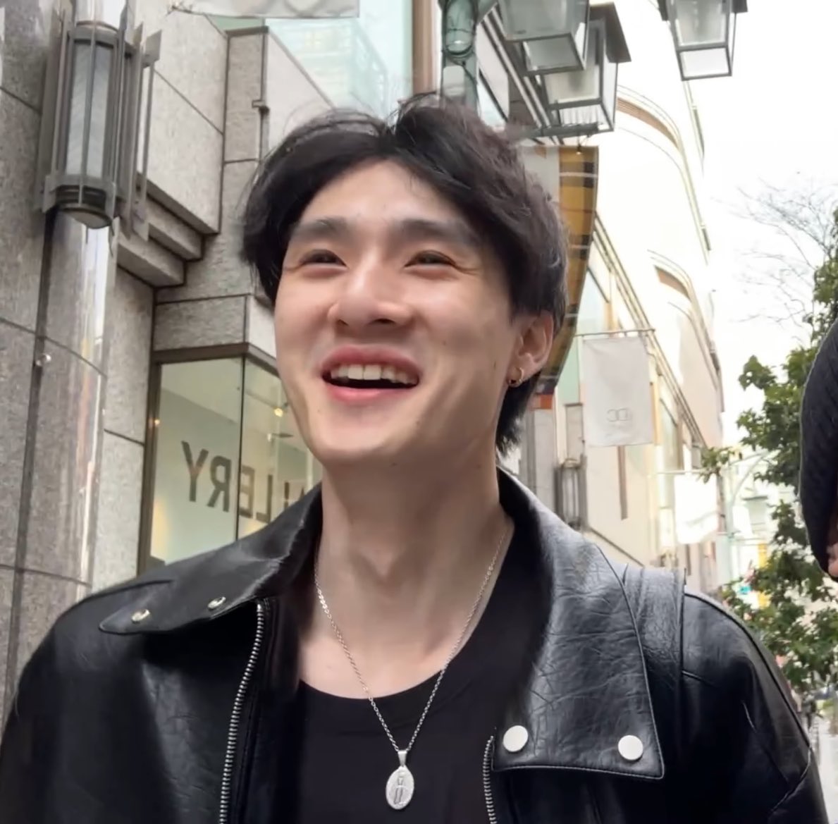 HOURLY TEE_VTP tweet media