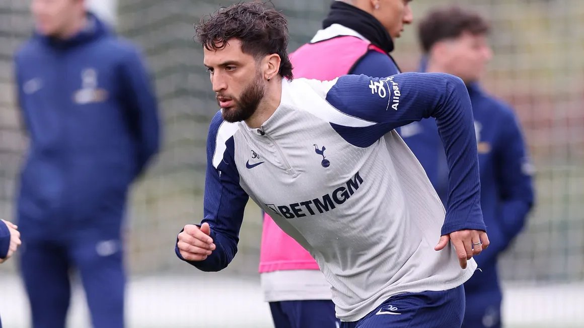 Chris Cowlin tweet media