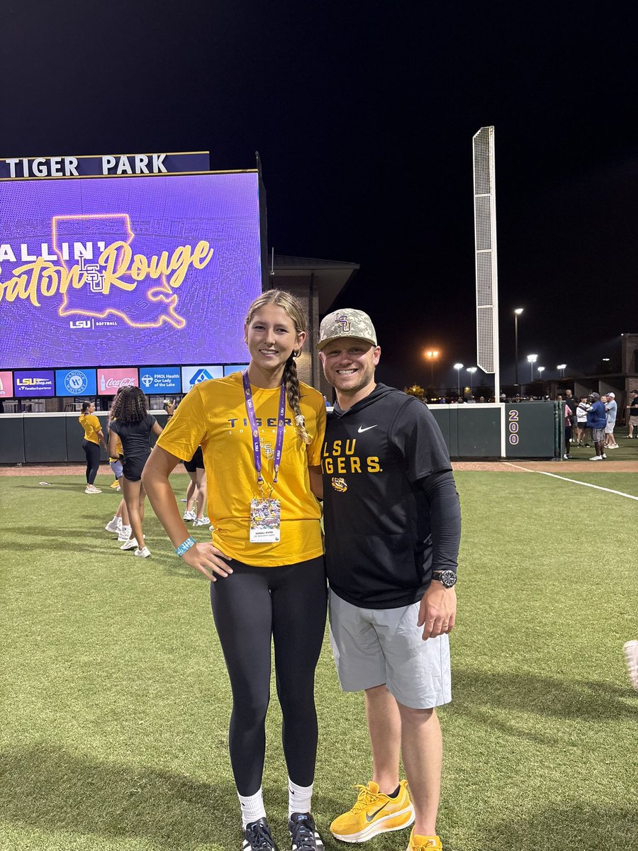 KendallRivera28's tweet photo. Very fortunate to have had another amazing @LSUsoftballcamp experience. Thank you @BethTorina, @CoachNealPT, @LSU_SandraMoton and @Tpleasants17 for having me back. A special thank you to Coach Miguel @BatbustersBlack for preparing me for moments like these. https://t.co/w5E2iYwkLY