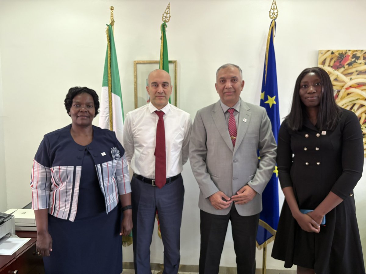 AwanGhulamMuha1's tweet photo. A pleasure meeting Italy’s Ambassador to Nigeria, H.E. Roberto Mengoni. Grateful for the partnership on flood resilience and progress across health, malnutrition, displacement, disaster response, and climate action. Looking forward to doing more together. https://t.co/q9B7w0xHW0