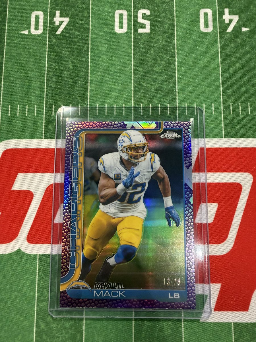 BasedCardGuy's tweet image. Check out Topps Chrome Khalil Mack Los Angeles Chargers Purple /75 #160 NFL Trading Card ebay.us/m/dLZLl8 #eBay via @eBay #TBBCrew #CardsForSale #ToppsChrome #Topps #Football #NFL #ToppsChromeNFL