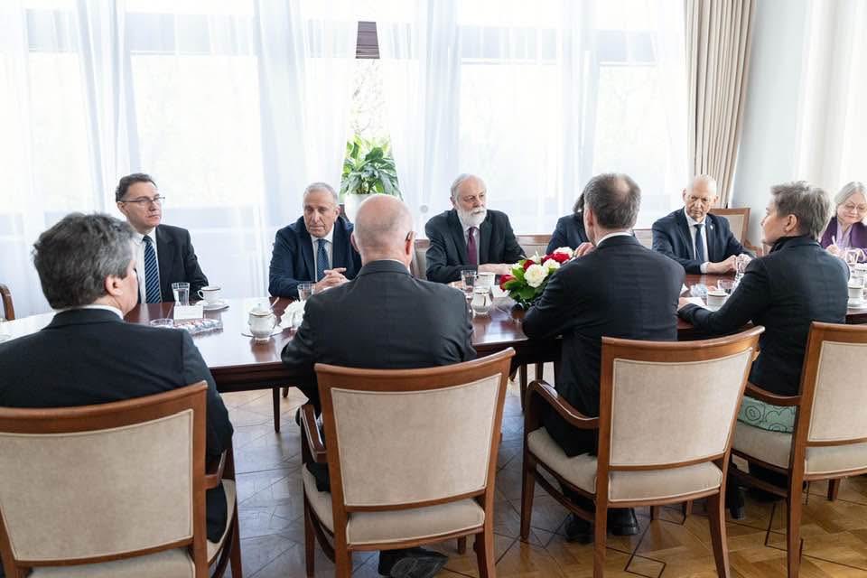 MirekRozanski's tweet image. #Warszawa #Senat spotkanie z delegacją pod przewodnictwem Przewodniczącego Parlamentu Finlandii Pana Jussi Halla-aho, bezpieczeństwo w regionie, współpraca parlamentarna, gospodarcza i militarna to główne tematy dyskusji w konstruktywnej i przyjaznej atmosferze.