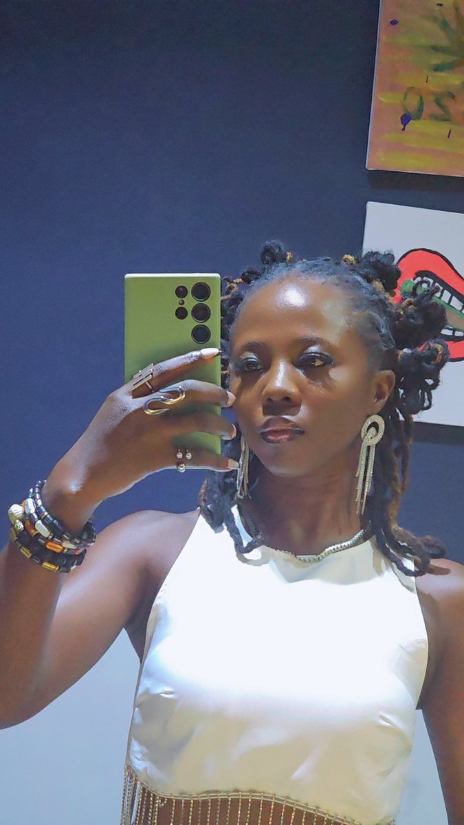 Iampsyy_'s tweet image. Who said dreadlocks is boring? Mine is a crown and see who the crown fits 😊 #dreadlocksqueen #dreadlockstyles #melanin