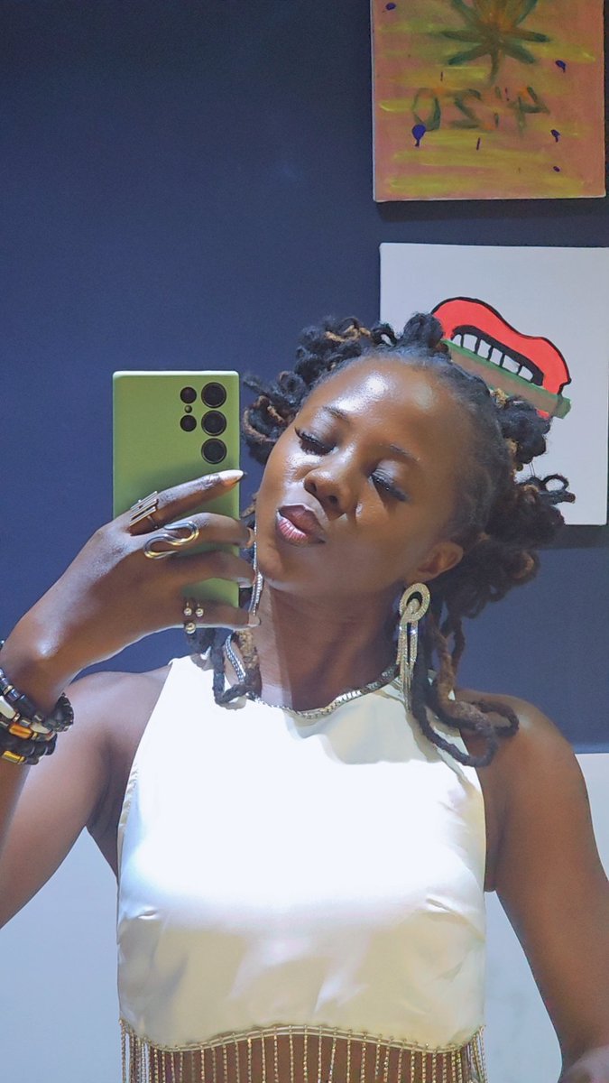 Iampsyy_'s tweet image. Who said dreadlocks is boring? Mine is a crown and see who the crown fits 😊 #dreadlocksqueen #dreadlockstyles #melanin