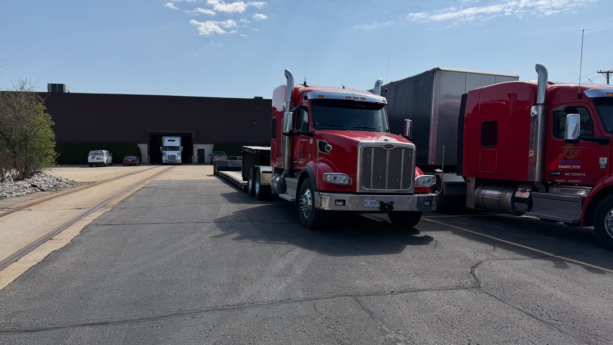 TARUSmachines's tweet image. Today, @TARUSmachines shipped a PMT-5, one of our large 5-axis CNC machines to an #aerospace customer in Florida. It will take 3 semis to haul the machine, including one with a heavy load trailer.

#space #5axis #cnc #cncmachine #Manufacturing #aerospaceengineering