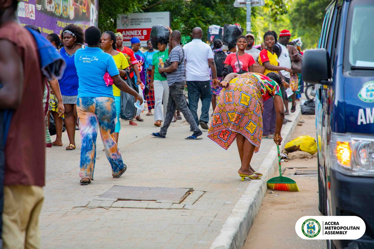 Class913fm's tweet image. AMA intensifies National Sanitation Day enforcement, locks shops in Accra for operating during exercise

#ClassFM