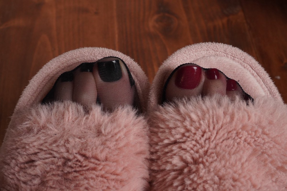 funkyfoxfeet tweet media