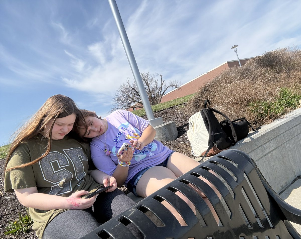 Sra_Ehrke's tweet image. Freshmen Four Square &amp;amp; Bonding Time #sunshine☀️ #advisory #gr82batrojan @Platteview_HS