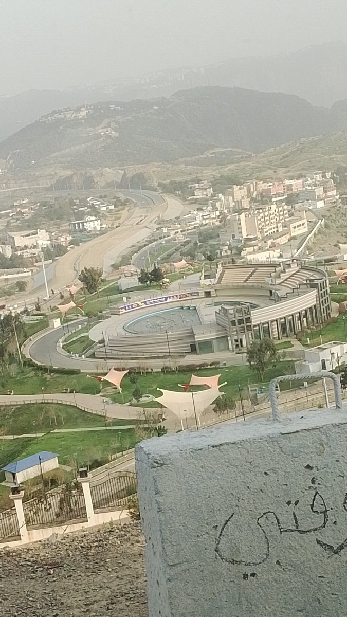 23975061d's tweet photo. الجو روعـه والهـوى ممتلى شوق 
وغيم السماء عالي وصورتك فيها 

لايا بعـد حالي ويا منبـع الذوق 
انت بعيوني غيـر يا  محتويها https://t.co/QwRJuQeeeo