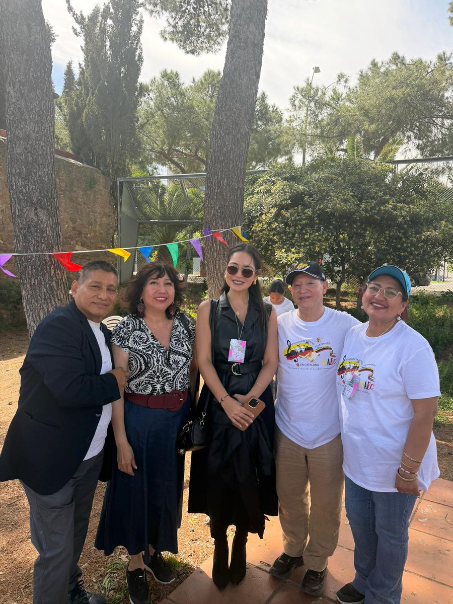 CECUbarcelona's tweet image. 🎨 El Consulado del Ecuador en Barcelona acompañó el Día de las Artes junto a la comunidad ecuatoriana, celebrando talento, identidad y cultura en el exterior 🇪🇨🤝
#EcuadorEnElExterior #CulturaEcuatoriana #Barcelona