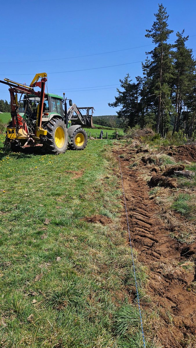 guillaume_redon's tweet image. Arrachage de la prestation, remise en place au cordon du boulot que je souhaite avoir, prochaine étape la pose de grille, la prestation malfaçon reste en place pour les poursuite si çà moufte en attendant la fameuse facture...
#fence #clotures