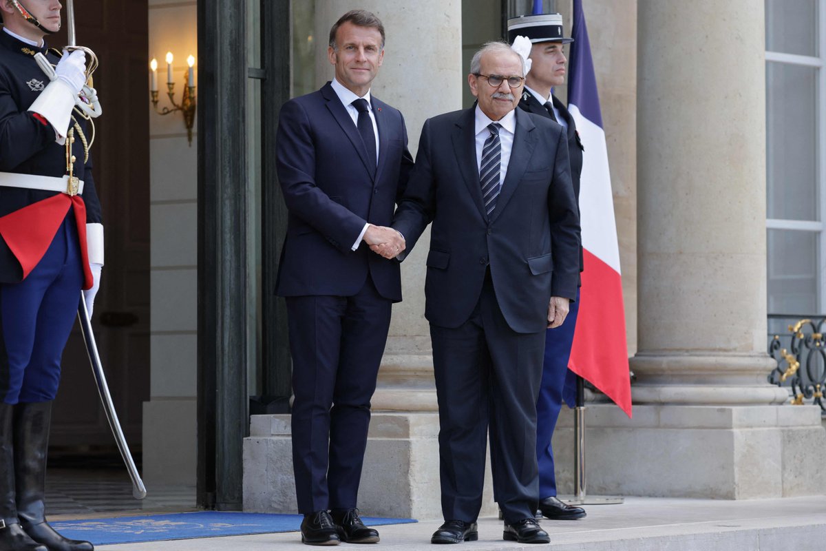 arabnews's tweet image. #PHOTOS: #Lebanon's PM @nawafsalam arrives in Paris for talks with #France's President @EmmanuelMacron ahead of talks in Washington later this week on #Hezbollah-#Israel ceasefire arab.news/93rtw