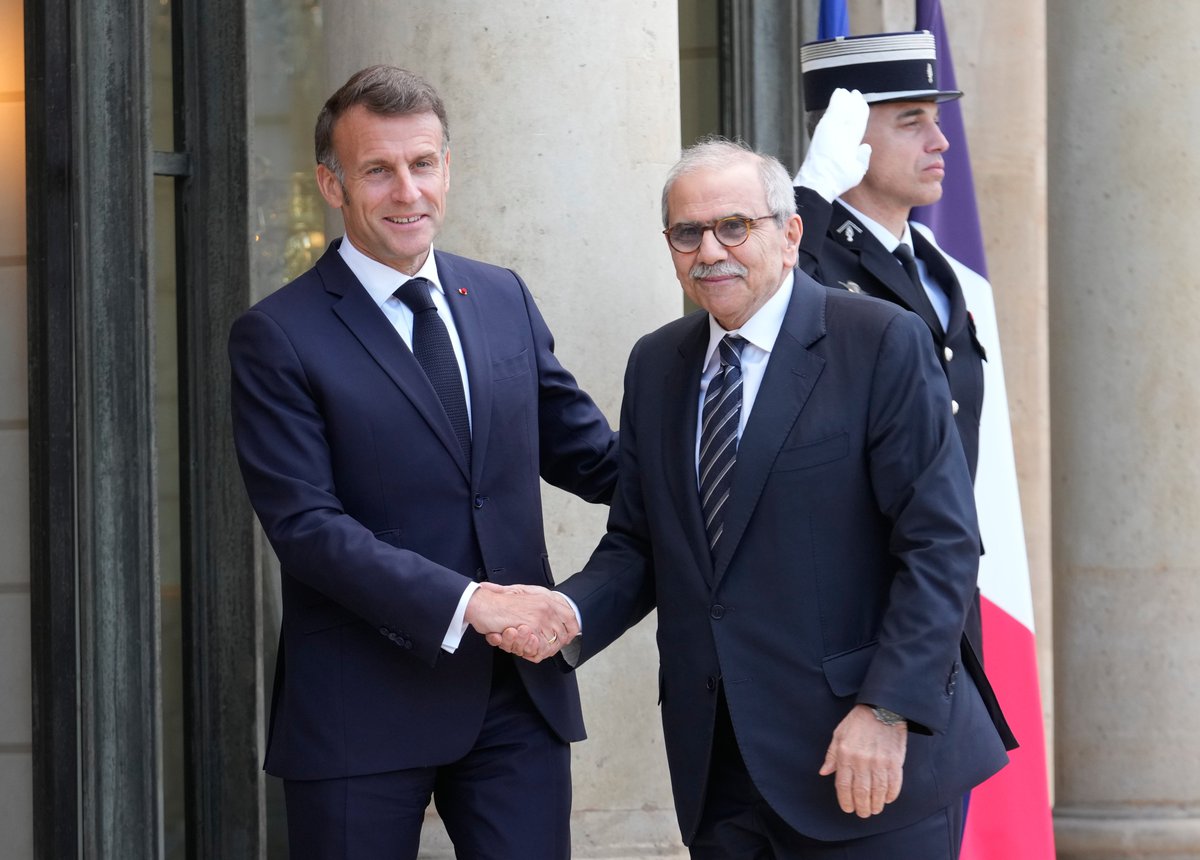 arabnews's tweet image. #PHOTOS: #Lebanon's PM @nawafsalam arrives in Paris for talks with #France's President @EmmanuelMacron ahead of talks in Washington later this week on #Hezbollah-#Israel ceasefire arab.news/93rtw
