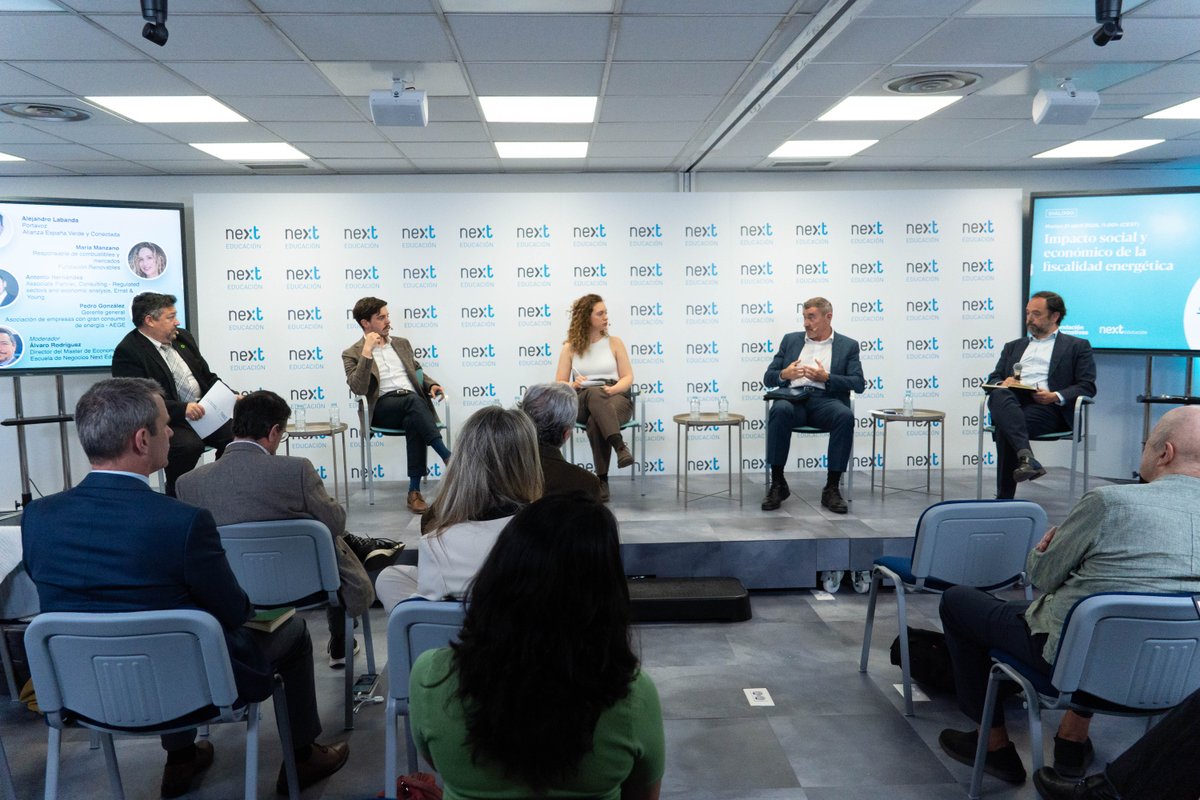 Next Educación tweet media