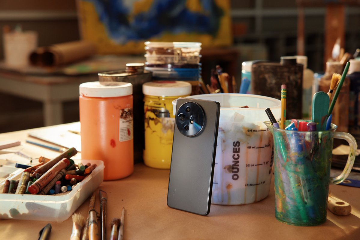 RoyTighe's tweet image. The Flat Lay shoot. We put everything into this one — here's a frame from behind the lens.

#BehindTheScenes #Tigheland #CommercialProduction #LosAngeles #ProductionLife