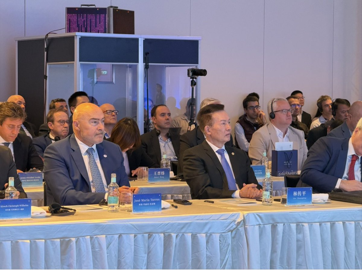 JMaria_Torres's tweet image. Hoy recibimos en Barcelona a la delegación empresarial de Wuxi, motor tecnológico de China. 🇨🇳🇪🇸
Desde @CONPYMES impulsamos la colaboración internacional para que nuestras pymes crezcan en mercados globales. @Conpymesorg 
#Wuxi #Barcelona #Pymes #Guanxi