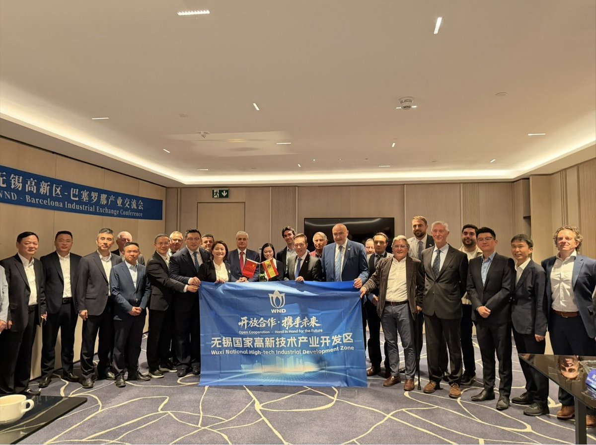 JMaria_Torres's tweet image. Hoy recibimos en Barcelona a la delegación empresarial de Wuxi, motor tecnológico de China. 🇨🇳🇪🇸
Desde @CONPYMES impulsamos la colaboración internacional para que nuestras pymes crezcan en mercados globales. @Conpymesorg 
#Wuxi #Barcelona #Pymes #Guanxi