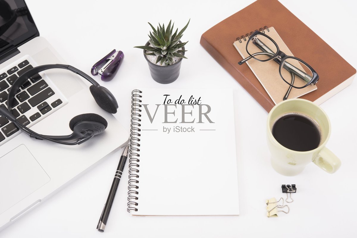 lindsay howell tweet media