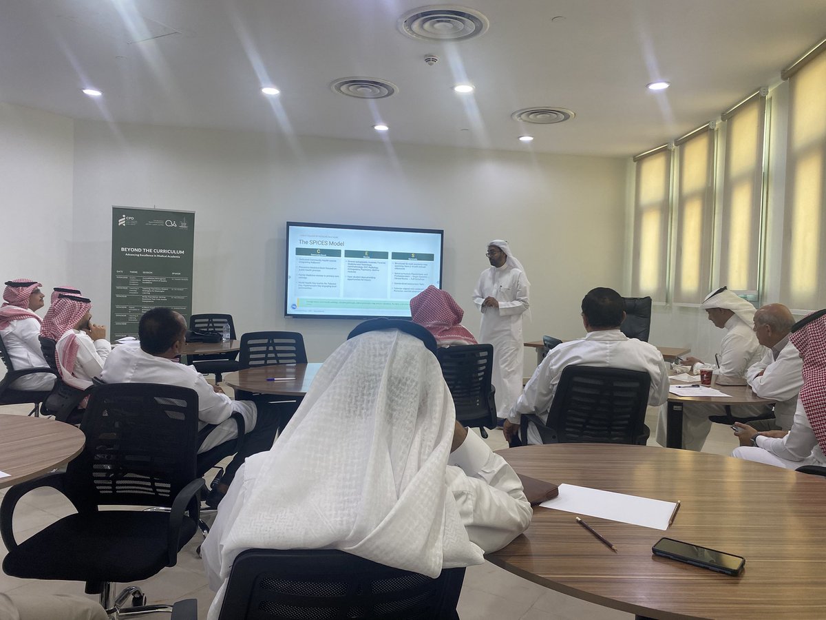 MedicineJazanU's tweet photo. تغطية|📸
وتستمر جلسات برنامج 
"ماوراء المنهج"
#BeyondTheCurriculum 
وكانت جلسة اليوم بعنوان
Learning by Design: Creating Environments That Drive Engagement
التعليم بالتصميم: بناء بيئات تُحفّز التفاعل
قدمها سعادة الدكتور أحمد القاسم وكيل الكلية للشؤون الأكاديمية.
 #كلية_الطب https://t.co/RJjoKfxo6g