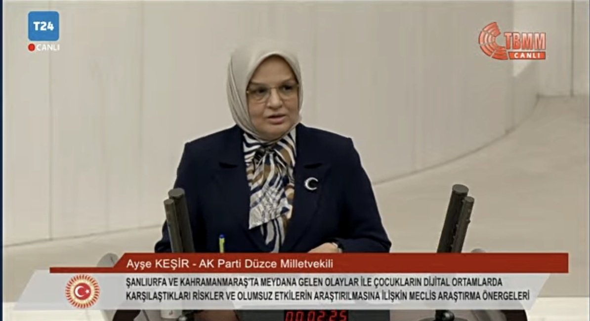 adawong_99's tweet photo. Bu akpli vekil de bilimsel konuşacağım diye çıktı sonra aynı şeyleri söyledi ve gereksiz laf kalabalığı yaptı.

Şu mecliste Türkçe diksiyonu düzgün olan ve gerçekten bilime dayalı konuşan tek bir insan yok ben öyle gördüm. Yazık bir de bizim zar zor kazandığımız paranın çoğu bunlara gidiyor.

#OyunYasasınıİstemiyoruz
#OYUNUMADOKUNMA