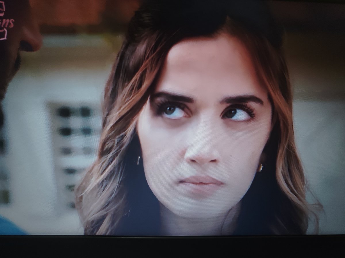 It’s just Mercan and her f*ck-off eyes against the world. 😭😭