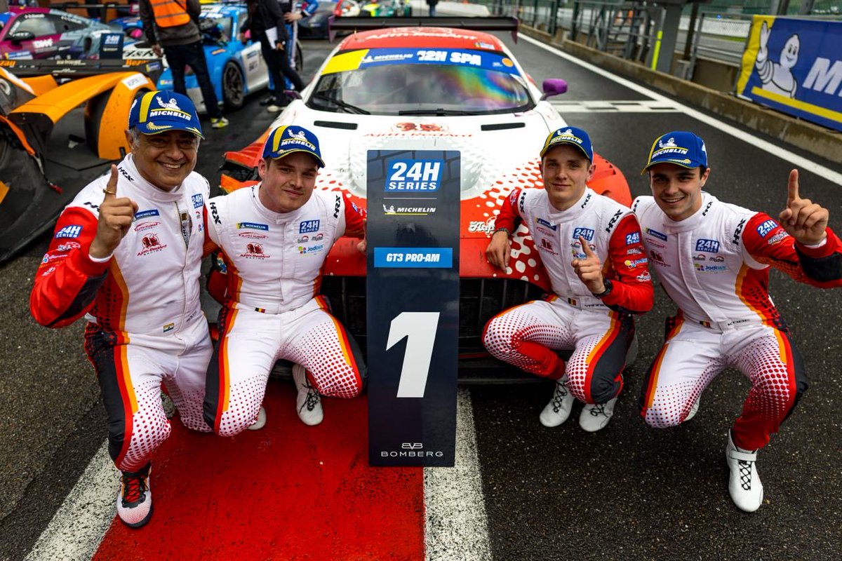 Akracingoffl's tweet image. We hear your enthusiasm ! None of these podiums are without your prayers and support. Thank you all, it certainly motivates us to push our boundaries ! #AjithKumar #AjithKumarRacing #AjithRedantRacing 🏆🇮🇳🏁🏎️ @Akracingoffl