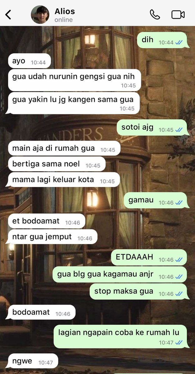 brownnieyz's tweet photo. markhyuck few tweets au 
from “billiard bf and his futsal bf the series” 

finally ayah bapak balikan https://t.co/bLCKP5UMaM