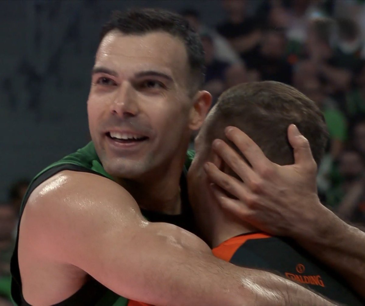 lorentzo_13's tweet photo. Ψυχούλα μου εσύ!! #paobc https://t.co/fWiiqprZM0