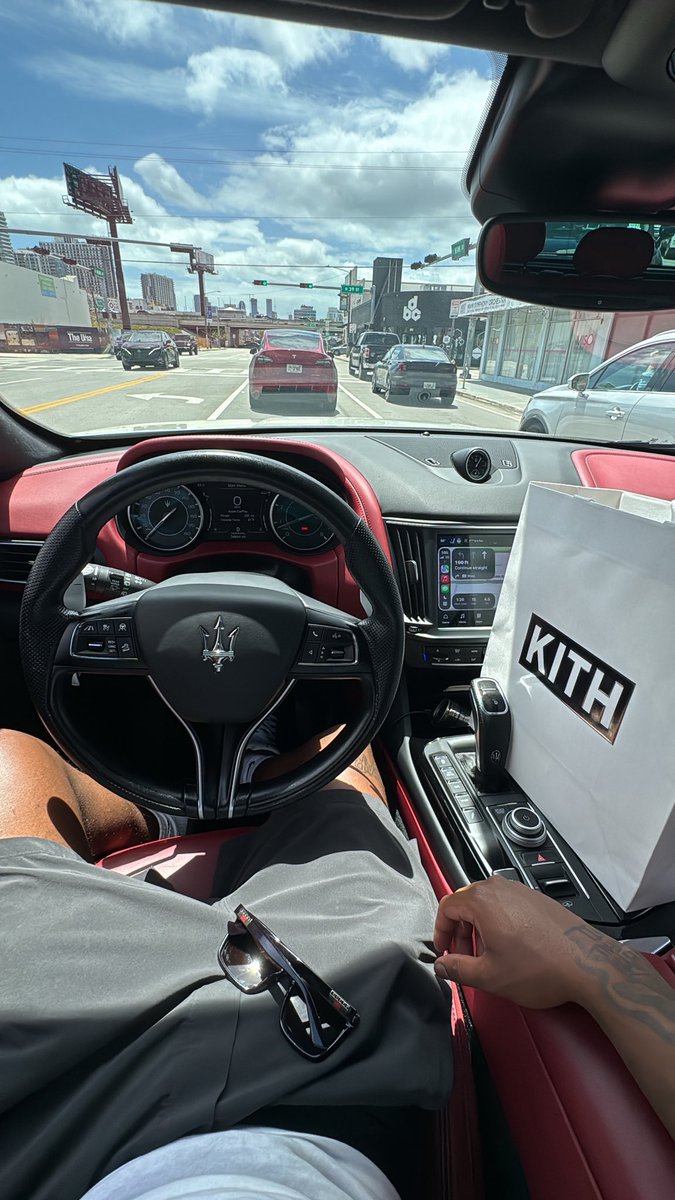 onlyjlevi's tweet photo. Just needed another city to take my mind off things, thank you Miami https://t.co/CQ3hf13mWW