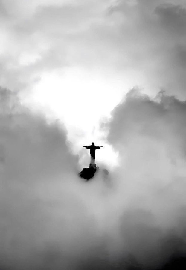 Padre nuestro que estás en el cielo,
santificado sea tu nombre.

Venga tu reino,
hágase tu voluntad,
en mi vida aquí en la tierra
como en el cielo.

Danos hoy
lo que verdaderamente necesitamos.

Perdona nuestros pecados,
así como yo decido perdonar
a quienes me han herido.

No