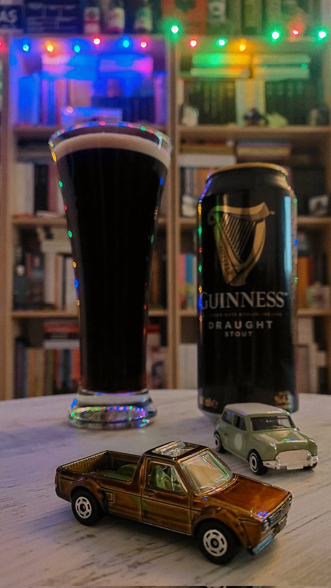 bohemkokusu's tweet image. Kind of Blue dinlerken Guinness yudumlamak: acele eden dünyaya karşı küçük bir itiraz.. 🍺🎷
#milesdavis #vinyl #record