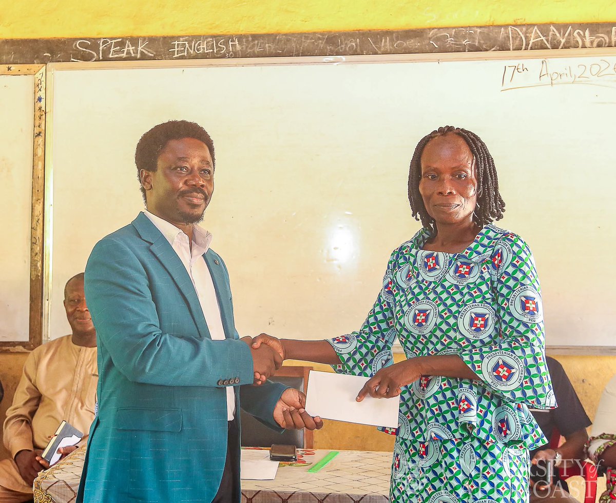 Noticeboardgh's tweet image. 📍📍JUST IN📍📍
The College of Education Studies at University of Cape Coast has presented a cheque of GH¢56,000 to Cape Coast Presby Junior High School to support development.

#UCC #Education #Support #Ghana #CommunityDevelopment