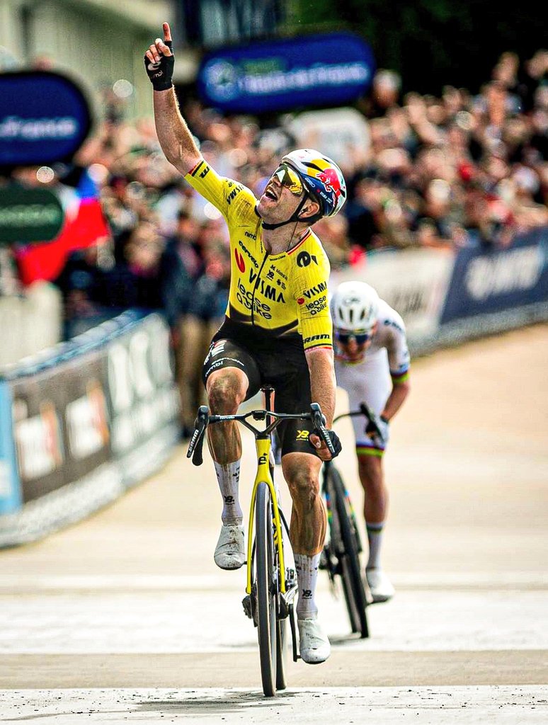 LeCyclismebelge's tweet image. 🗣 Wout Van Aert 🇧🇪 revient sur sa victoire à Paris-Roubaix 🪨🏆💫

"C'est LE PLUS BEAU MOMENT de ma carrière. J'espère remporter d'autres grandes courses mais je savoure encore cette victoire. J'ai ressenti un SOULAGEMENT bien plus important qu'après d'autres grands succès." 🥹