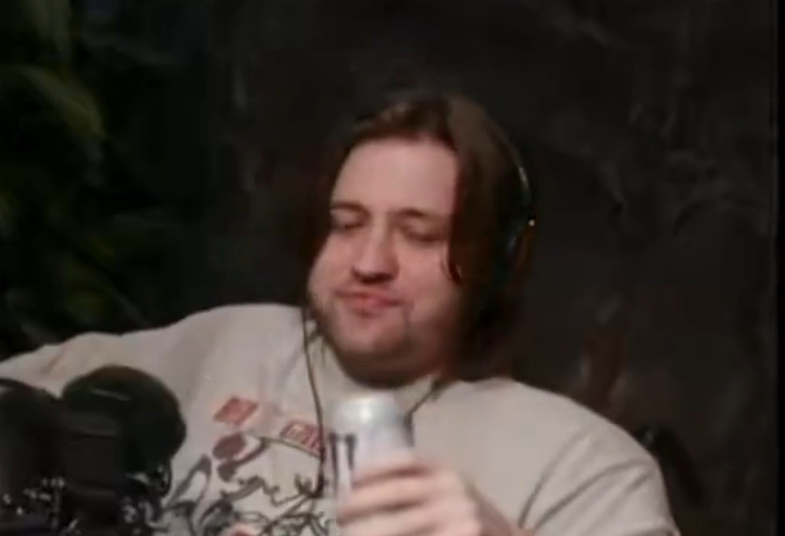 _cyxn_'s tweet photo. @Awk20000 Christ Almighty wtf happened to soda? He looks sick too https://t.co/HZCbzxiuxu