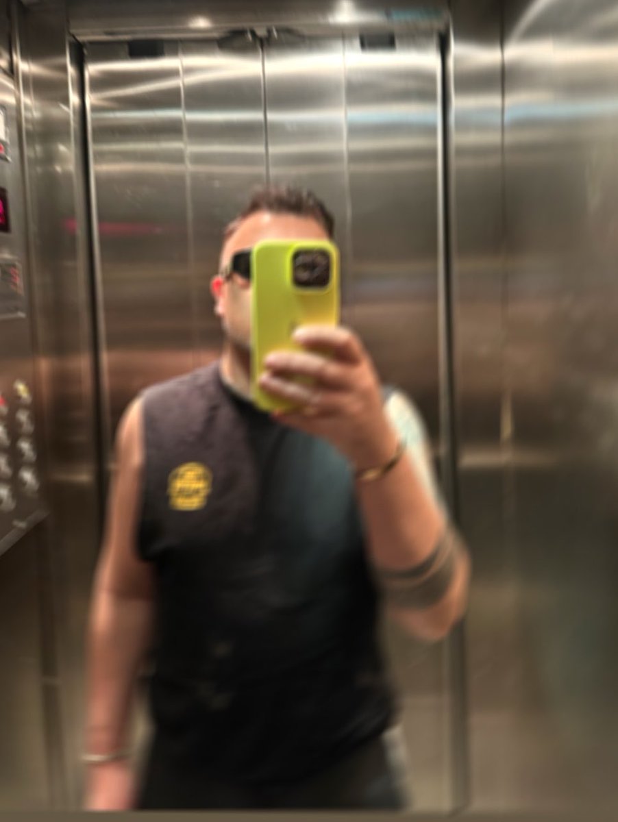 ian_di_or's tweet image. blurry …😶‍🌫️ #blurry #ασανσέρ