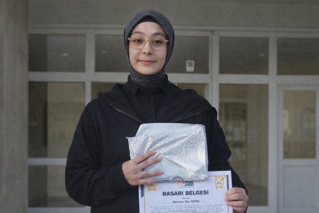 somest4rs's tweet photo. Belinay Nur Poyrazda 23 Nisan bayramını kutlayacaktı…
Unutma unutturma
elinden yaşama hakkı alınan her çocuk için susma
#KutlamalarıDeğilKatliamıÖnle https://t.co/UNrSIzZly5