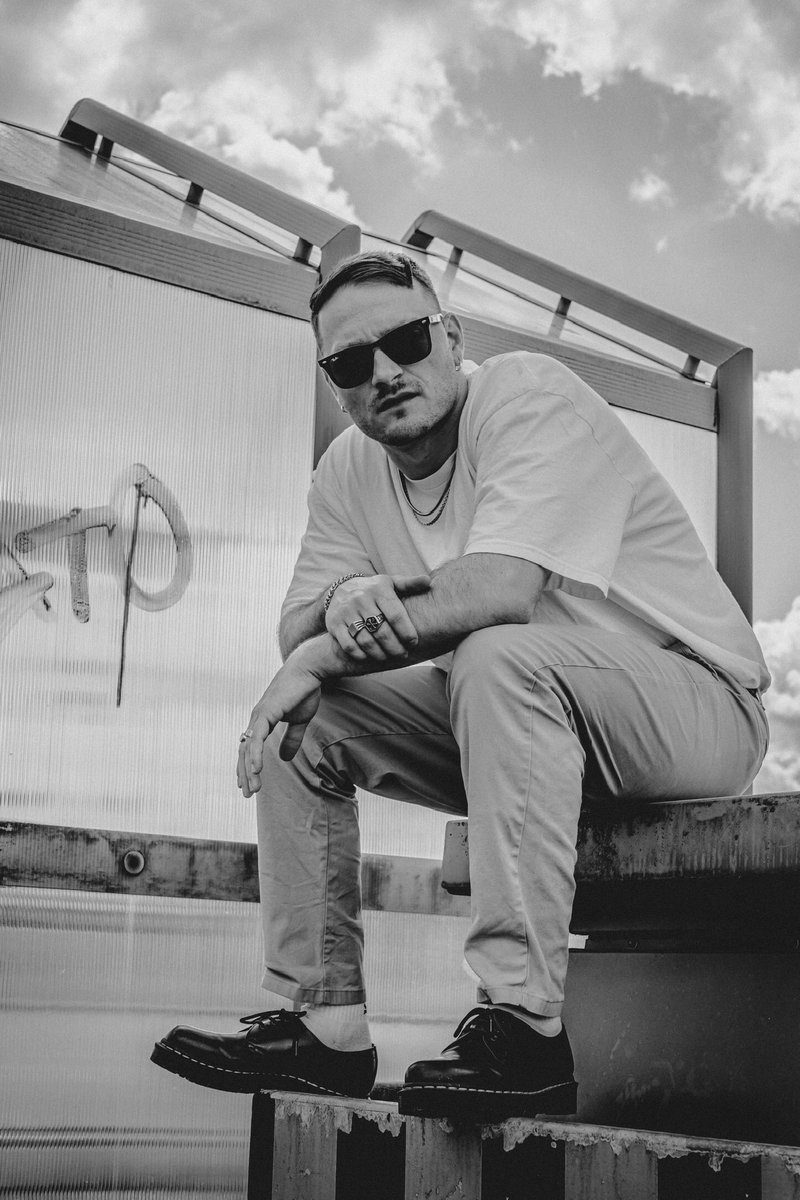 calipomsc's tweet photo. "all sacrifices made along the way and all the pain
for this little ray of sunshine after all this rain"

This is for those who feel lonely even when they're surrounded by their loved ones.

New song announcement tomorrow!

#hiphop #rap #newsong #calipo #calipomsc #germany https://t.co/w7L5O8acFK