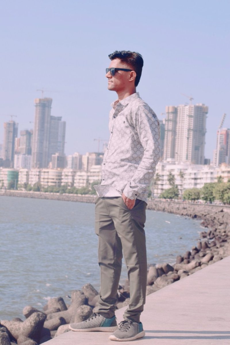 actorpiyush16's tweet photo. हम सोच रहे थे कि हम कर क्या रहे हैं... 👉
My Emotional Landmark मरीन ड्राइव Mumbai and actor piyush my दु:ख, और बेचैनी साझा करते हैं शांत वातावरण में सोचते हैं and my जीवन, सपनों और चिंताओं के बारे में सोचने के लिए रुकते हैं।
 #marinedrive #struggle #actorpiyushrathod #emotional https://t.co/CFsDR68Mbj