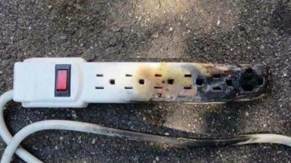 goodyearfire's tweet photo. #SafetyTipTuesday - Extension cords are NOT permanent wiring
✔ Temporary use only
✔ Don't cover cord w a rug
✔ Plug appliances into wall outlets
✔ Replace damaged cords
Overloaded cords = fire risk
#GoodyearFire https://t.co/T1TyIx1k16