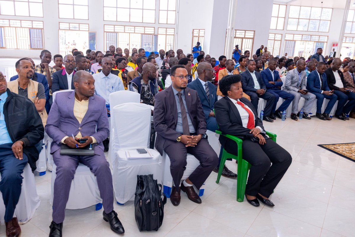 action_bonne's tweet photo. Tous les intervenants dans cette activité ont remercié SE @Burundi1stLady et SE @DeniseNyakeru pour cette initiative qui permettra aux bénéficiaires de développer leurs compétences et leur capacité à transformer des idées créatives en actes entrepreneuriaux. https://t.co/6CX7SHn5Hz