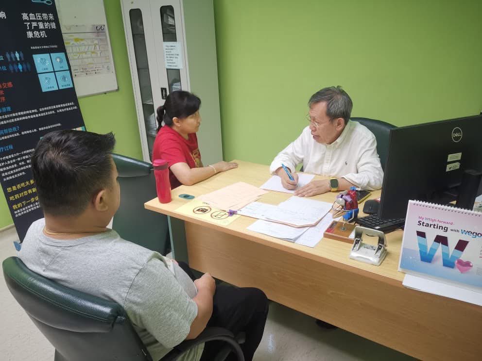 simkuihian's tweet image. 21.4.2026.  #Tuesday with my patients and my medical colleagues @ Sarawak Heart Centre (#PJS)

I am very blessed as 2 of my current jobs involve the word “𝐓𝐑𝐔𝐒𝐓”❗️

🙏🏼Thanks for the trusts by my patients.  
🙏🏼Thanks for the trust by the people of N14 Batu Kawa &amp;amp; Sarawak