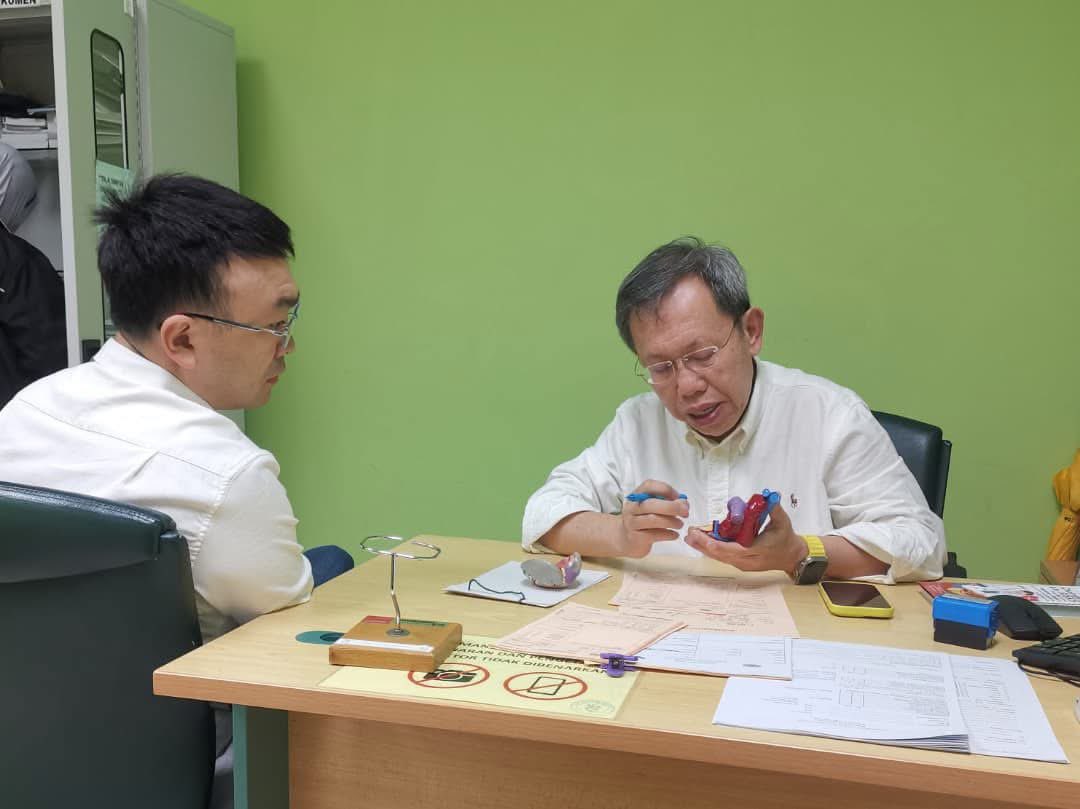 simkuihian's tweet image. 21.4.2026.  #Tuesday with my patients and my medical colleagues @ Sarawak Heart Centre (#PJS)

I am very blessed as 2 of my current jobs involve the word “𝐓𝐑𝐔𝐒𝐓”❗️

🙏🏼Thanks for the trusts by my patients.  
🙏🏼Thanks for the trust by the people of N14 Batu Kawa &amp;amp; Sarawak