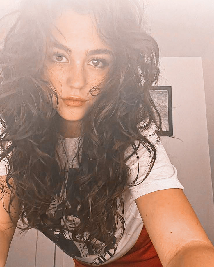 ~ 
     The hair is definitely vibin' today.