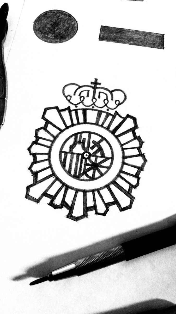 dejose_jd's tweet photo. Logo sketch: Taiwo Salami
Business type: Police
Original design: Cruz Novillo 1986
First Nigerian Logo artist to Sketch a Spanish logo artist work.
#firstnigerianchallenge https://t.co/4onK6vjkzc