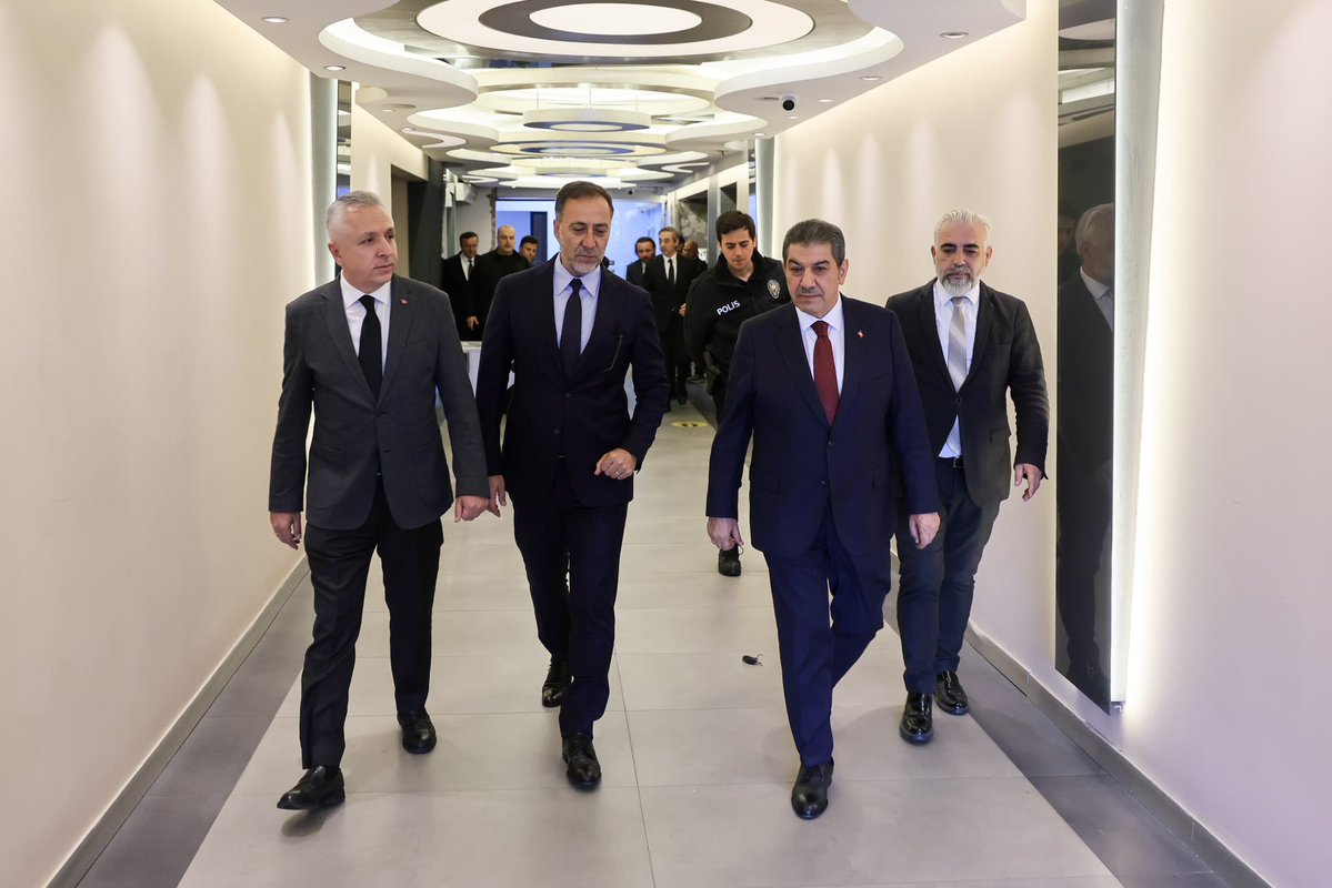 Esenler Belediye Başkanı Sayın Mehmet Tevfik Göksu ve AK Parti Esenler İlçe Başkanı Sayın Emrullah Erkuş, İl Başkanımız Sayın Volkan Yılmaz’ı ziyaret etti. Nazik ziyaretlerinden dolayı teşekkür ederiz.
