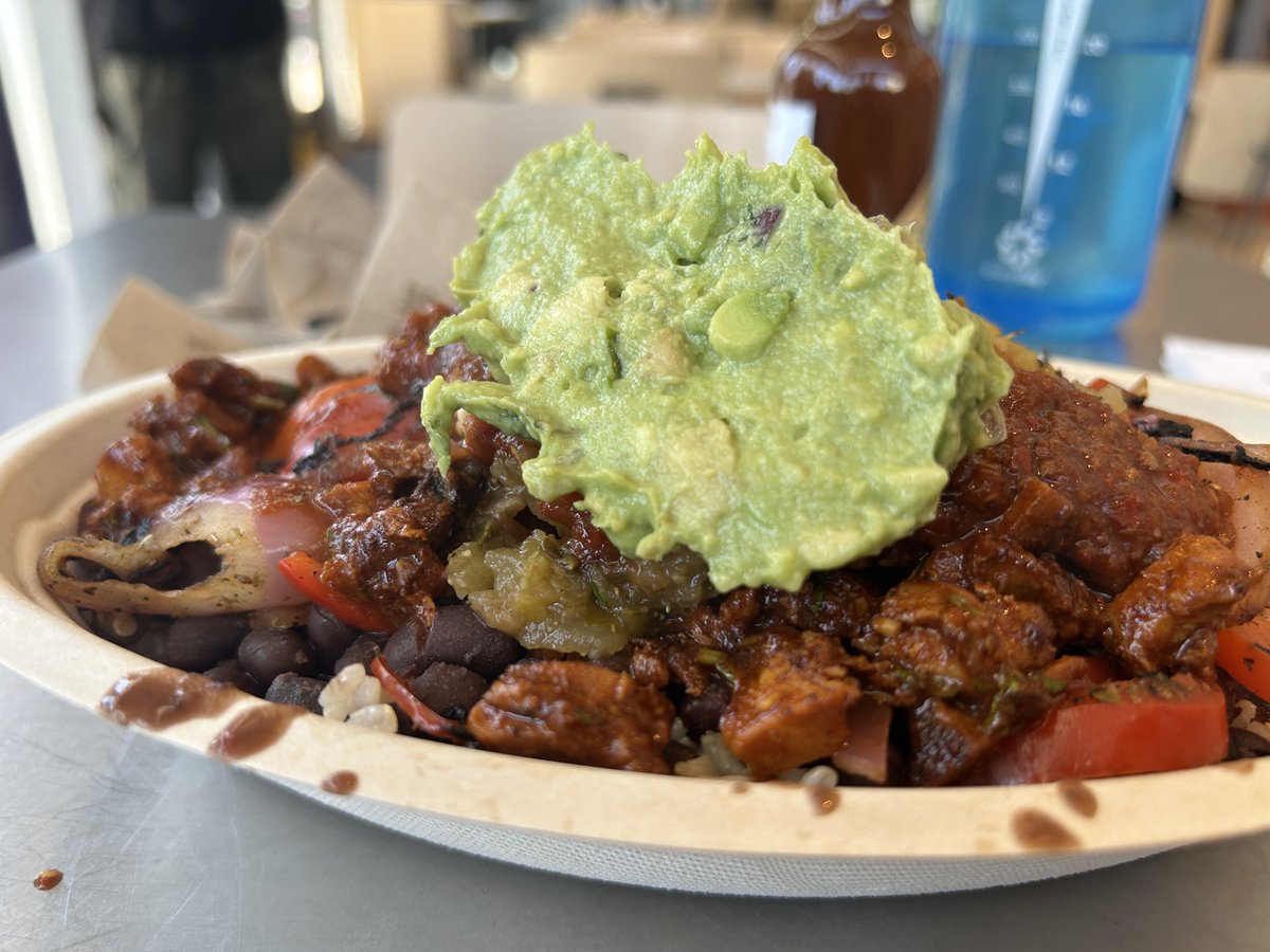 ctsmithiii's tweet image. #chipotle burrito bowl 5,418. Thanks Dasia, Ramona, Victoria, Essence, and ⁦@ChipotleTweets⁩
