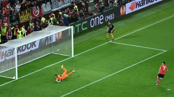 Agora mais a frio acho que o penalti devia ter sido repetido