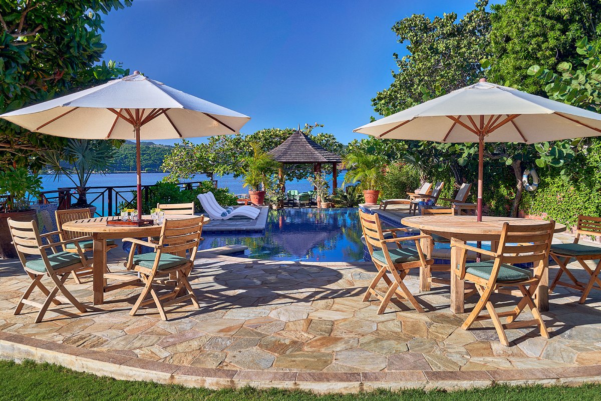 ExoticEstates's tweet image. Book this home at ExoticEstates.com and enjoy $1,000 in savings on stays through the end of October.

Whispering Waters on the Beach offers tennis, gym, pool, kayaking &amp;amp; alfresco dining for 14.
exoticestates.com/property/carib…

#Jamaica #Caribbean #BookNow #ExoticEstates