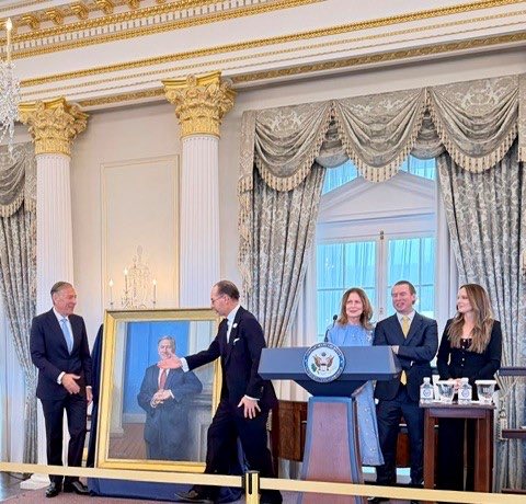 MONACOinUSA's tweet photo. At #state this week for the unveiling of the official portrait of former US Secretary of State, Mike Pompeo, painted by renowned American portraitist, Michael Shane Neal.
A moment reflecting continuity, service, and the enduring traditions of American diplomacy.  @mikepompeo86
@nealstudio